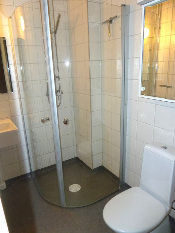 Ett helkaklat duschrum