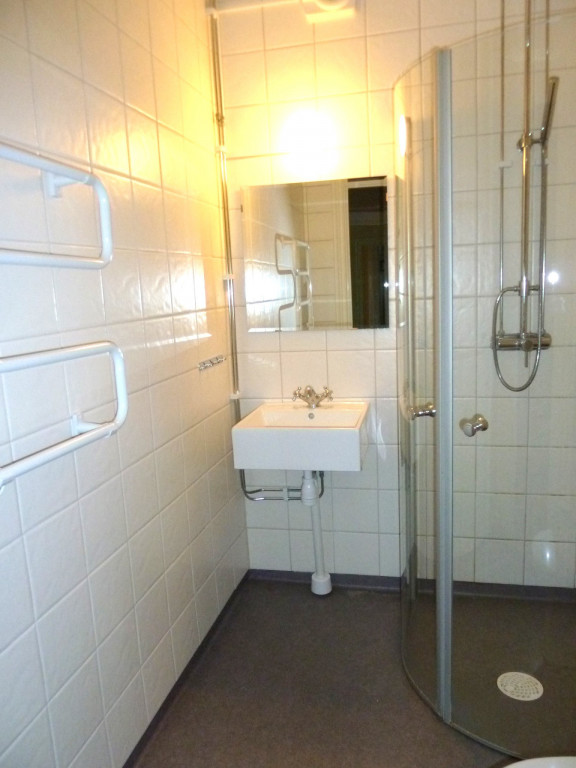 Ett helkaklat duschrum