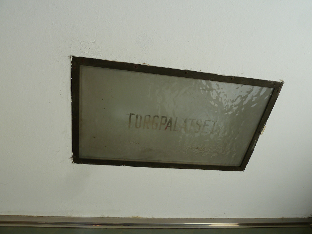 Fastigheten har historiskt sett kallats för "Torgpalatset" vilket är ett av Landskronas finaste exempel på funkisarkitektur