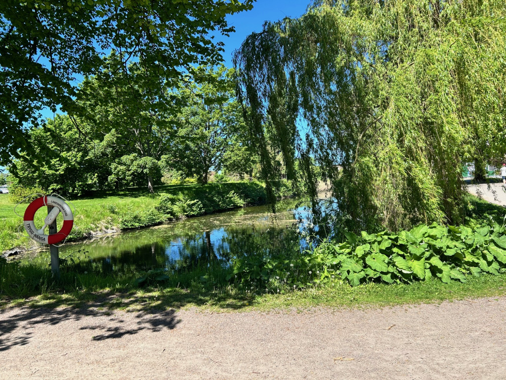Närliggande Slottsparken är en härlig oas